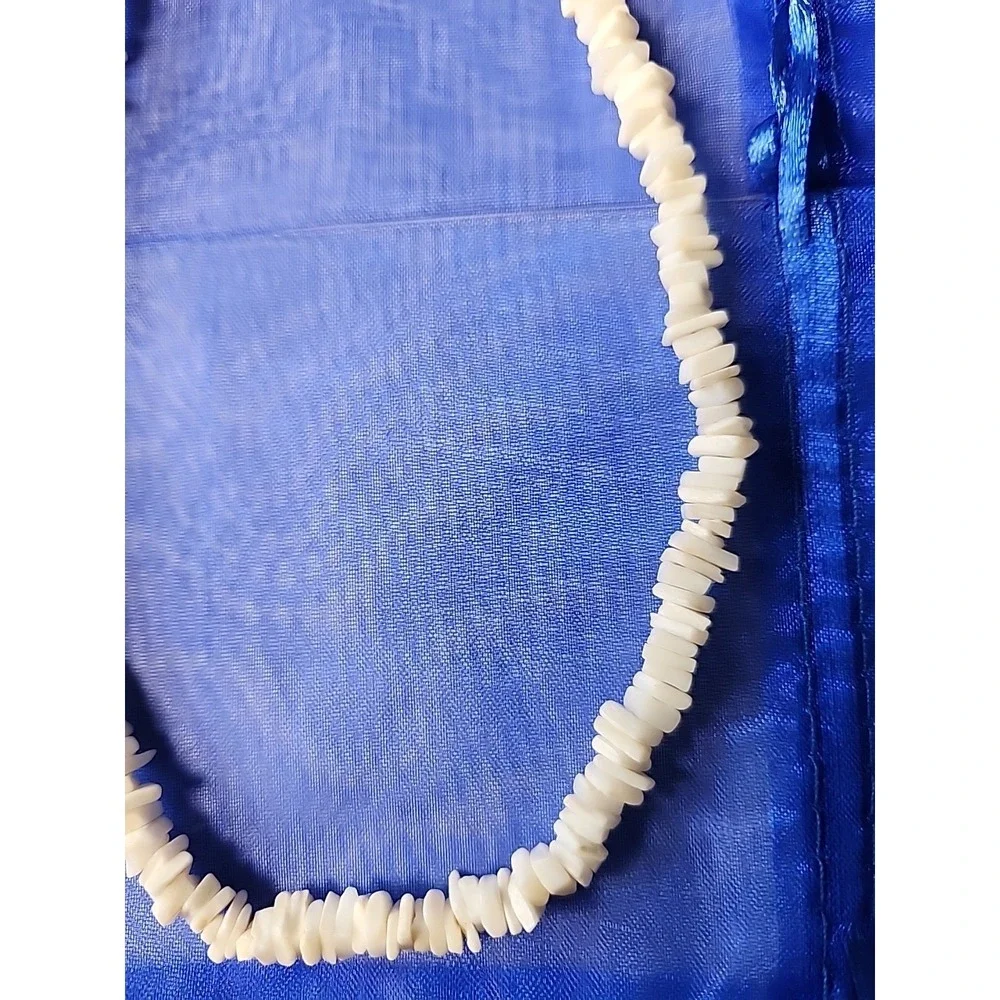 Vintage Hawaiian White Puka Shells Seashell Necklace 16